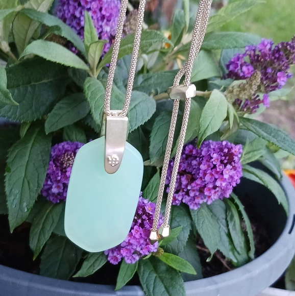 Kendra Scott Silver Tone “Inez” Adjustable Pendant Necklace In Green Chalcedony - Picture 2 of 14